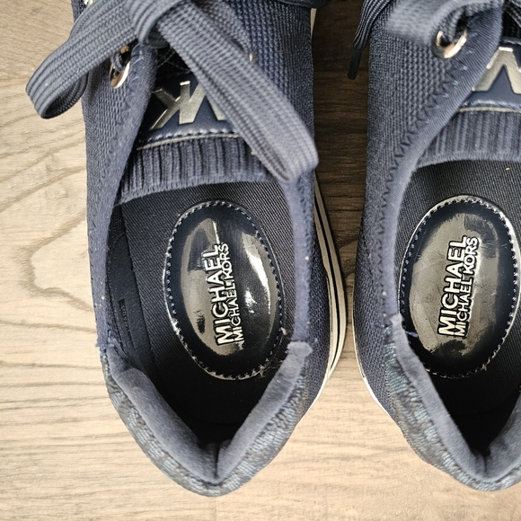 Michael Kors Monique Knit Trainer Lace Up Sneakers MK Logo Stretch Navy Sz8 - Picture 10 of 11